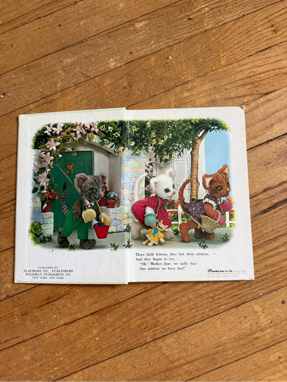 Vintage 1977 Three Little Kittens My Tiny 3-D Book Lenticular Cover Playmore